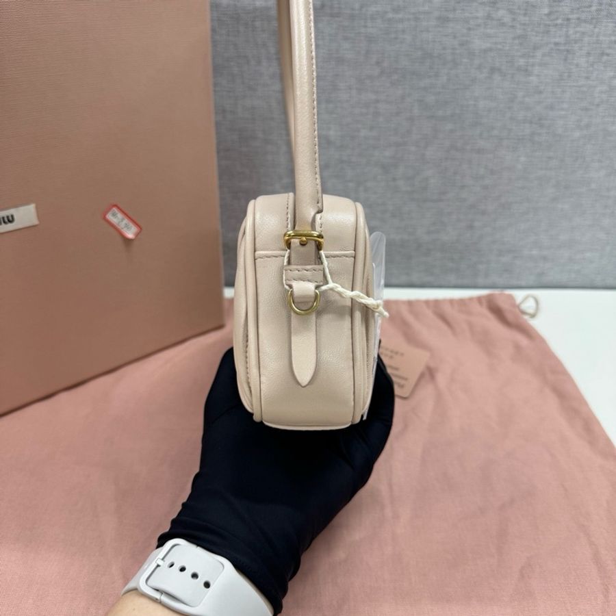 miumiu繆繆 粉色褶皺羊皮手提包 麻將包 單肩包 腋下包 尺寸:21*4*10cm 附件:塵袋-3