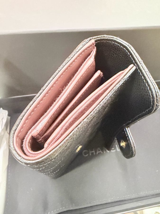 Chanel 黑荔枝皮菱格金釦3折中夾-6
