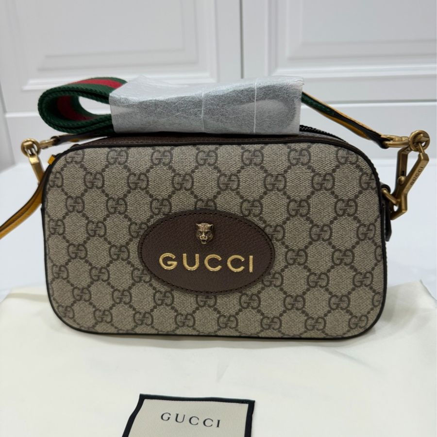 《仙闆名牌精品 》 Gucci Neo 虎頭 PVC 帆布 相機包 郵差包 斜背包 肩背包 側背包-10