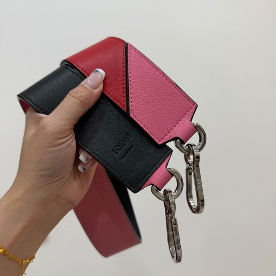 《仙闆名牌精品》Loewe Degrade Puzzle 灰白 背帶 肩背帶 斜背帶-4