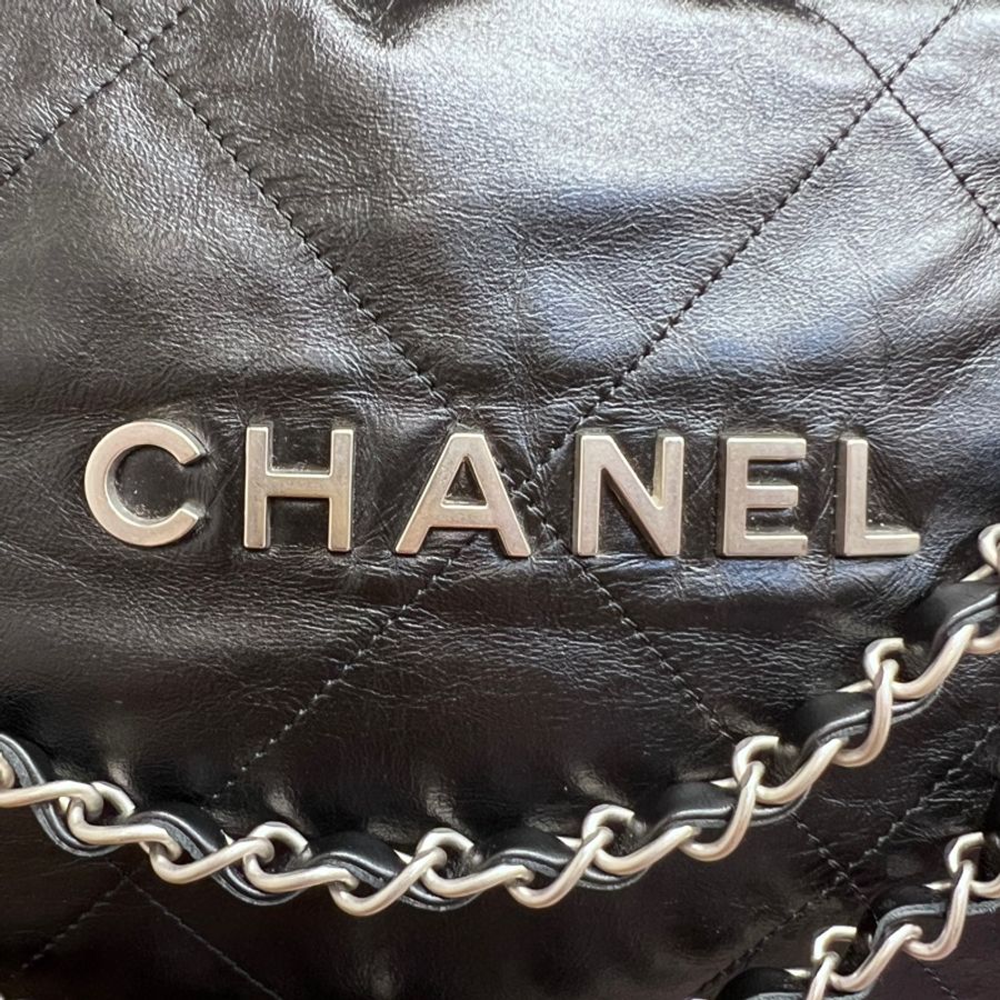 Chanel 黑菱格牛皮銀釦22小號肩背包-14