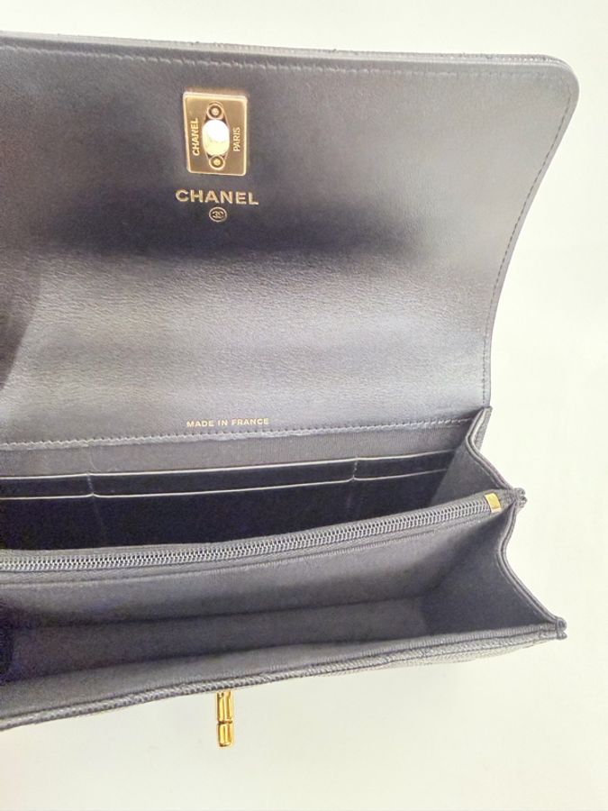 Chanel 黑菱格紋荔枝牛皮金釦小包包綴飾斜背包-13