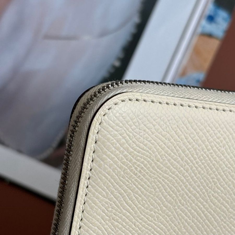 ::HERMES:: Z刻 絲巾短夾 奶昔白色內裡甜點圖樣拉鍊短夾-16