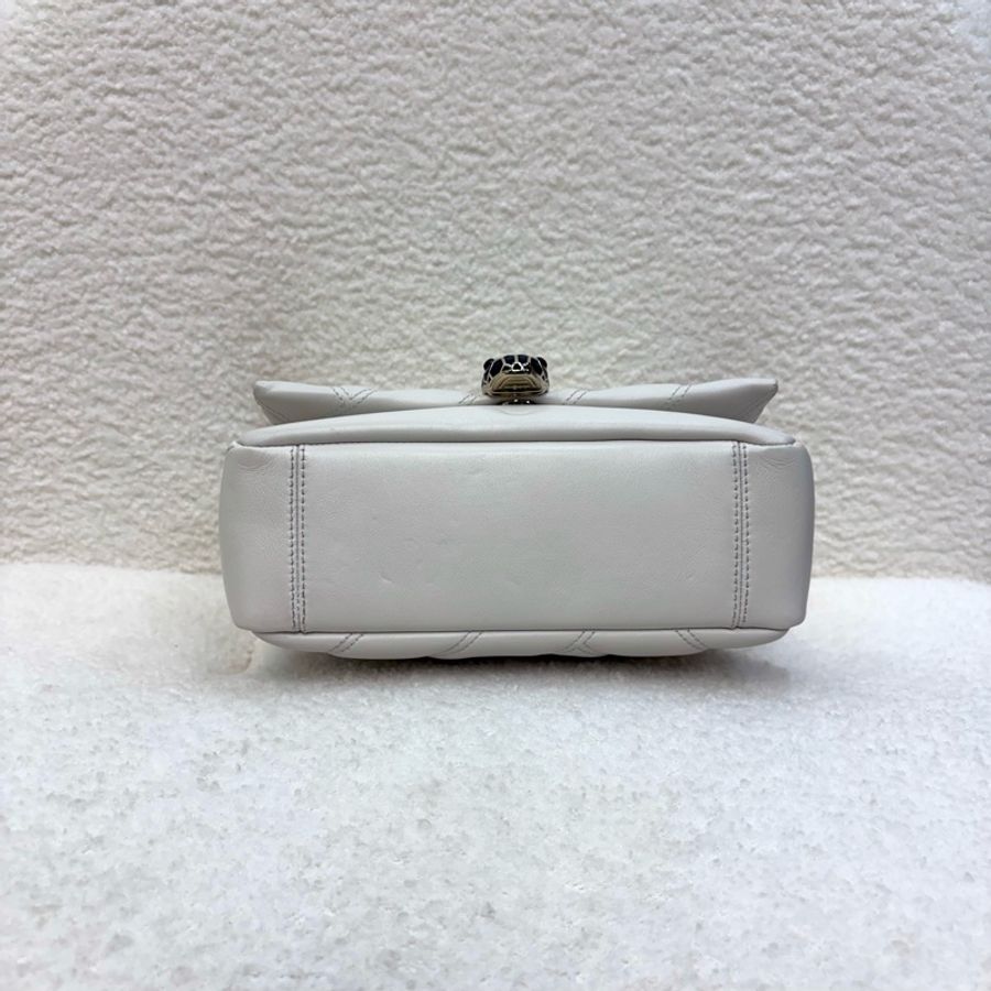 BVLGARI白色絎縫小牛皮Serpenti Cabochon蛇頭側背包287993-11