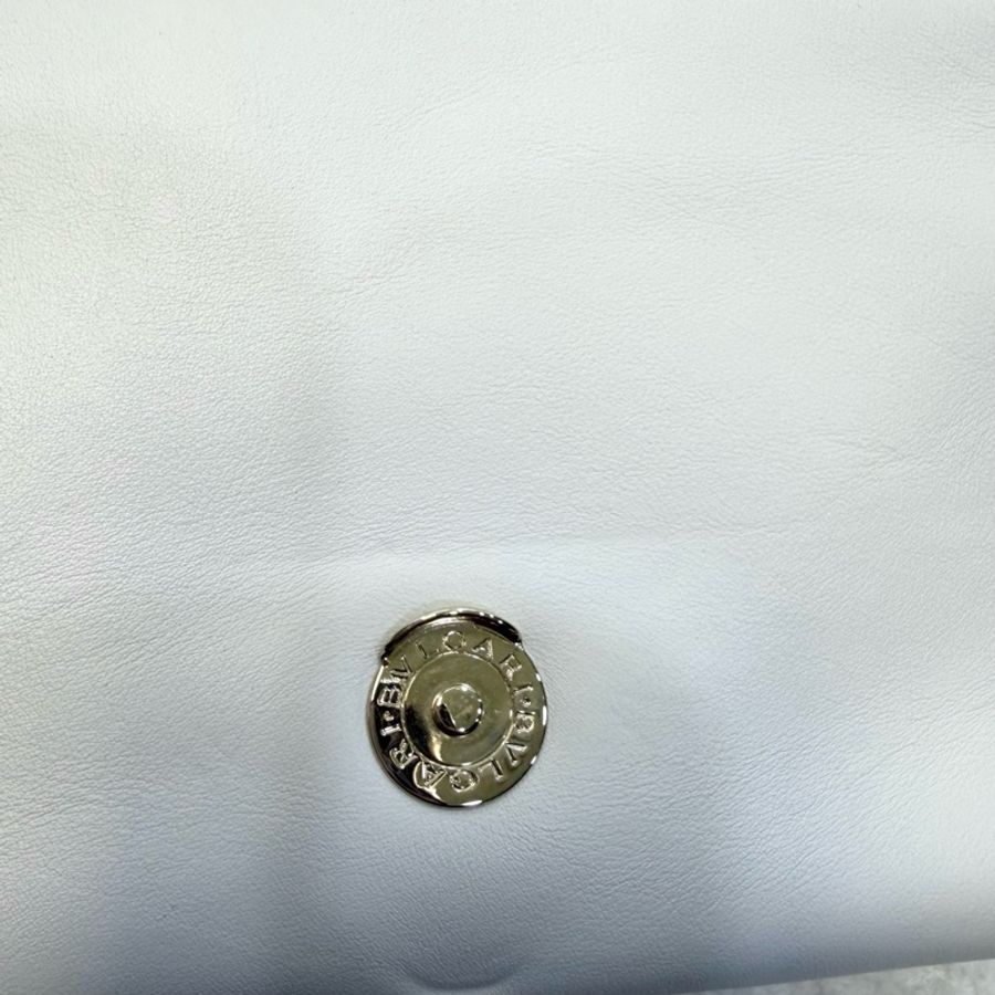 BVLGARI白色絎縫小牛皮Serpenti Cabochon蛇頭側背包287993-21