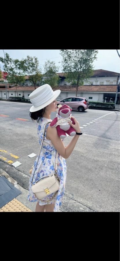 LV M22942 Pochette Métis East West 奶油色壓紋牛皮橫式郵差包-1