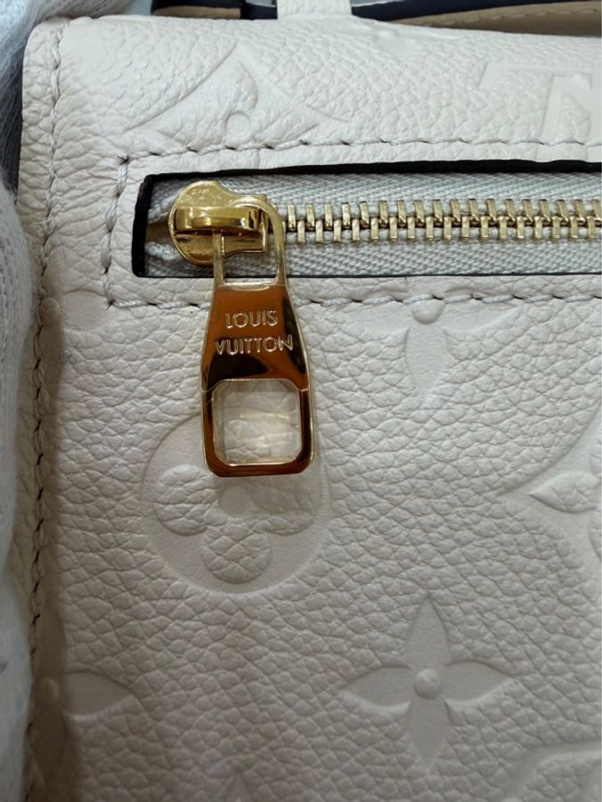 LV M22942 Pochette Métis East West 奶油色壓紋牛皮橫式郵差包-22