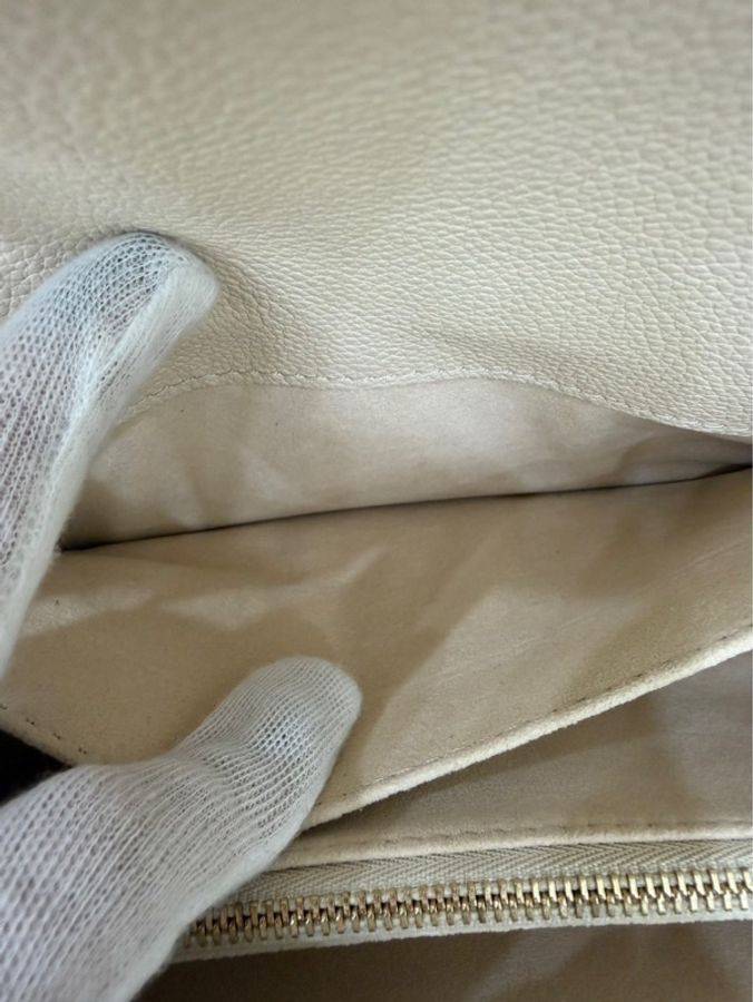 LV M22942 Pochette Métis East West 奶油色壓紋牛皮橫式郵差包-26