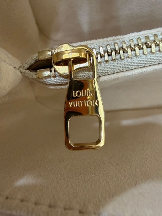 LV M22942 Pochette Métis East West 奶油色壓紋牛皮橫式郵差包-29
