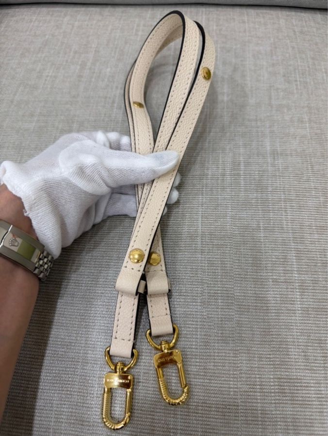 LV M22942 Pochette Métis East West 奶油色壓紋牛皮橫式郵差包-34