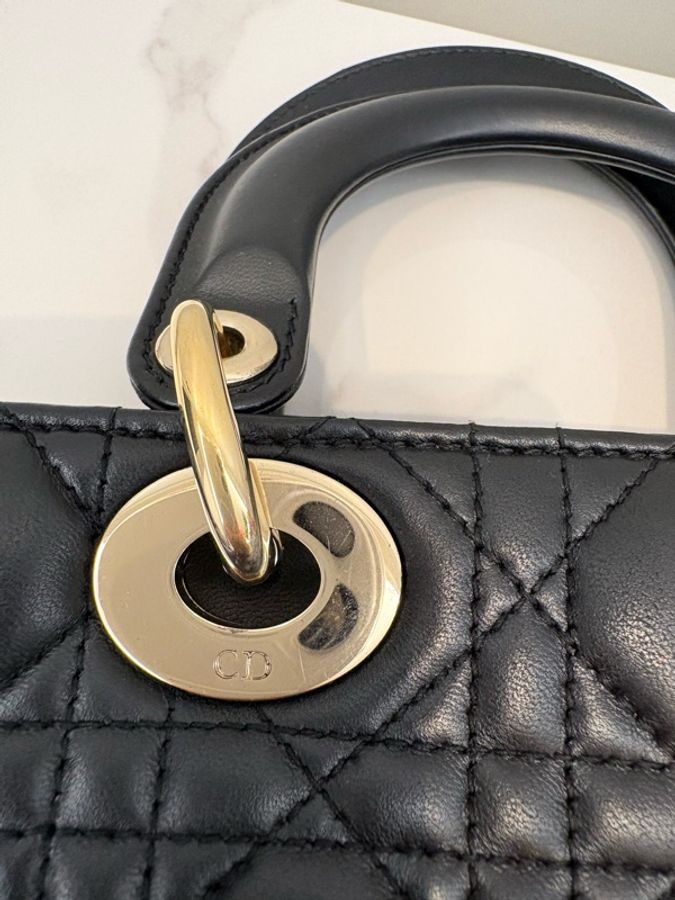 DIOR/迪奧 Lady Dior 黑色羊皮藤格紋四格戴妃包手袋 尺寸:20*17*8-24
