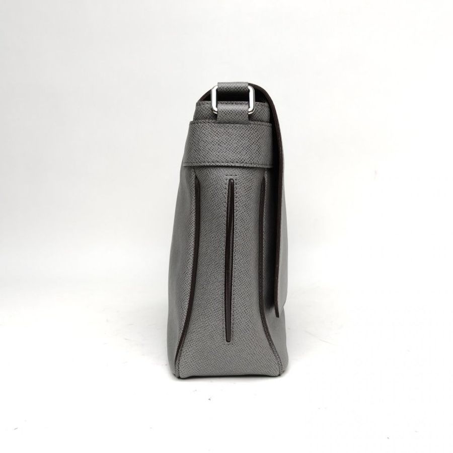 LOUIS VUITTON 灰色牛皮革銀扣2011郵差包單肩包肩背包-3