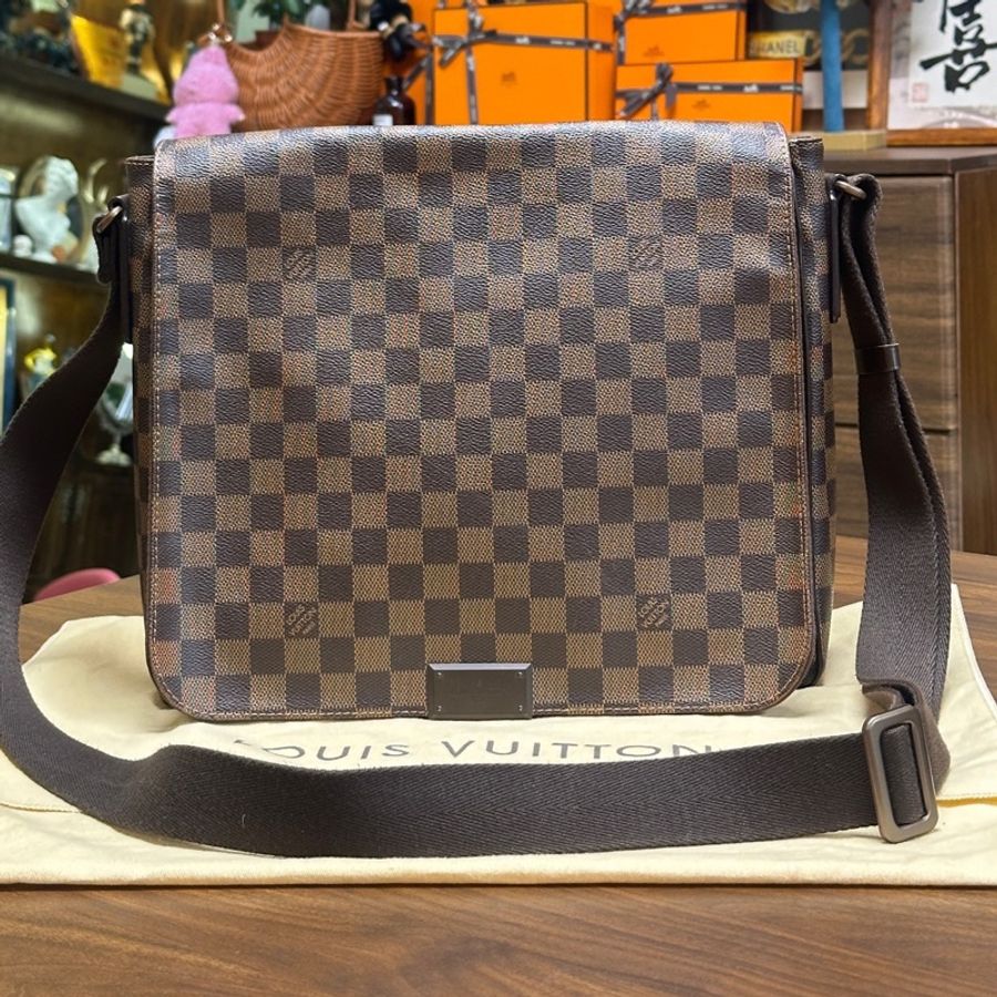 特價出 Louis Vuitton LV 路易威登 棋盤格單肩斜挎郵差包-0