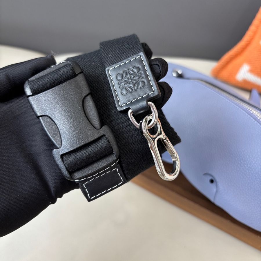 Loewe 限定款鯨魚🐳胸包斜挎包-7