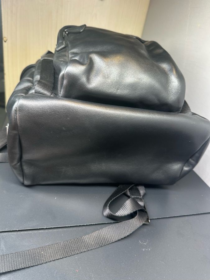 Prada 普拉達黑色全牛皮雙肩登山包-6