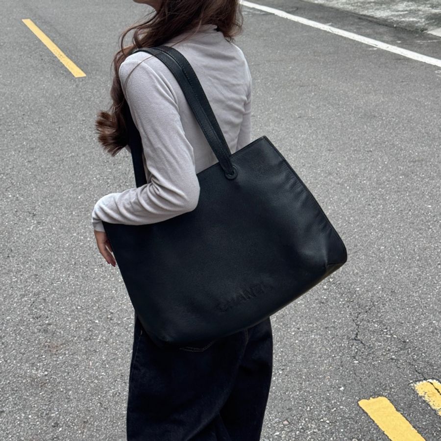 Chanel 香奈兒 “so black” 全黑 荔枝牛皮 托特包👜-12