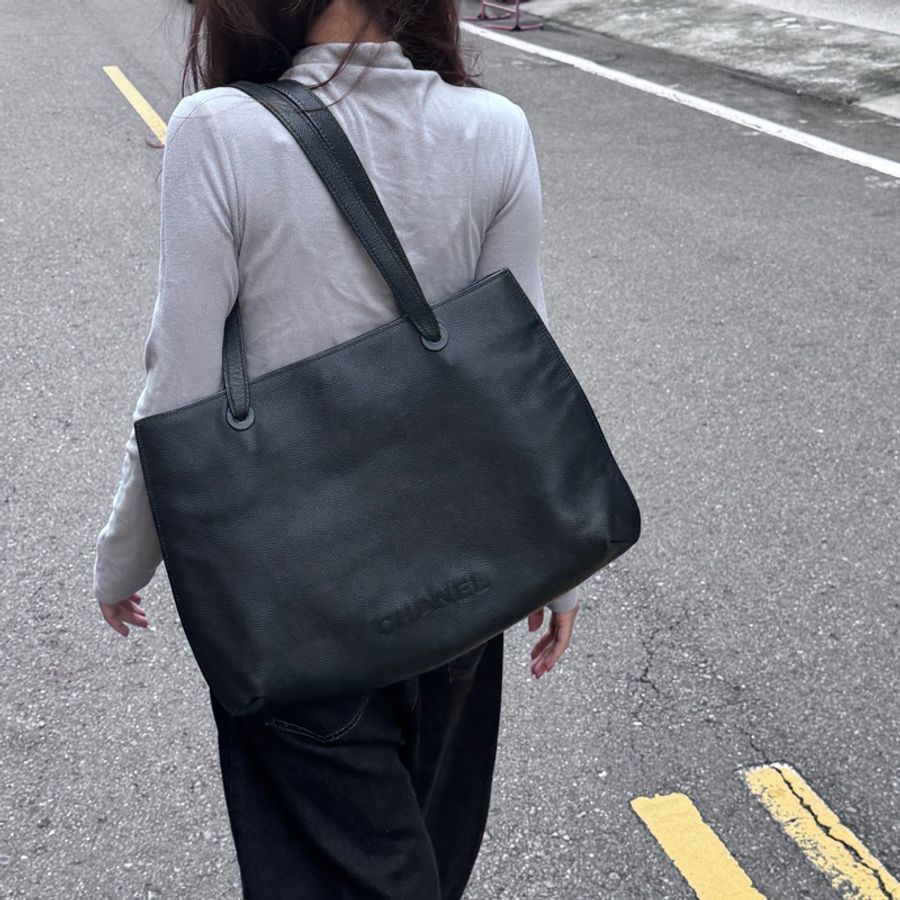 Chanel 香奈兒 “so black” 全黑 荔枝牛皮 托特包👜-18
