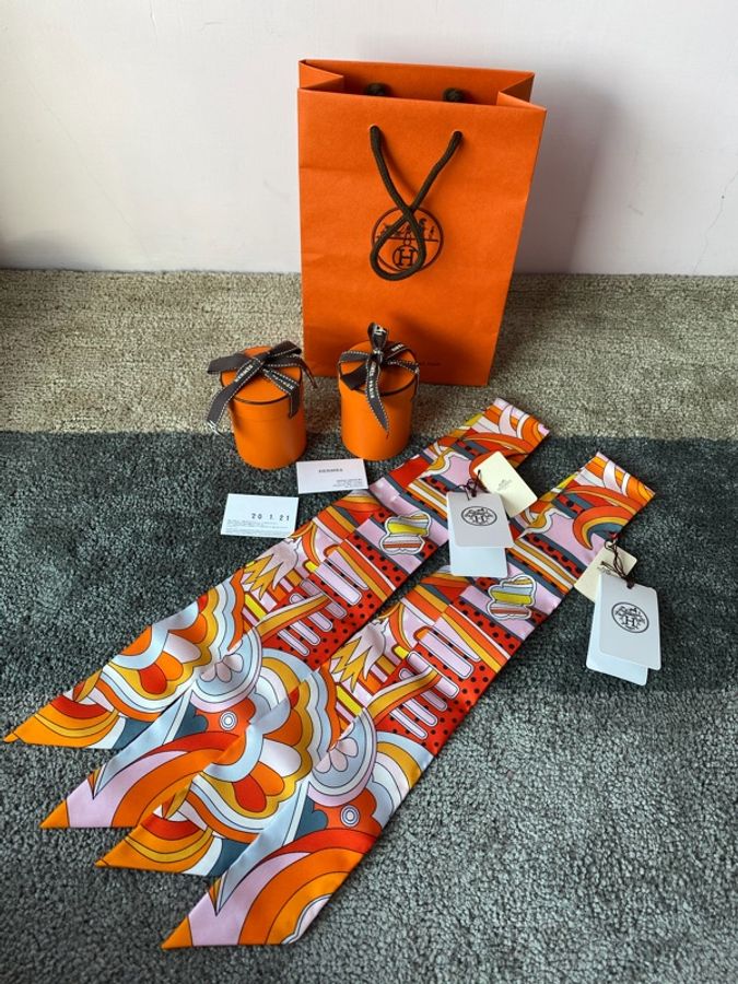 全新Hermes Twilly橘色絲巾一對-3