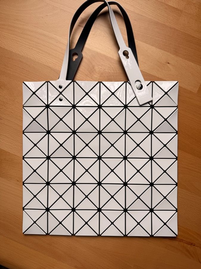 BAO BAO ISSEY MIYAKE LUCENT 6×6 白色幾何托特包-1