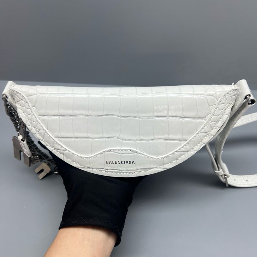 Balenciaga巴黎世家白色鰐壓紋胸包-10