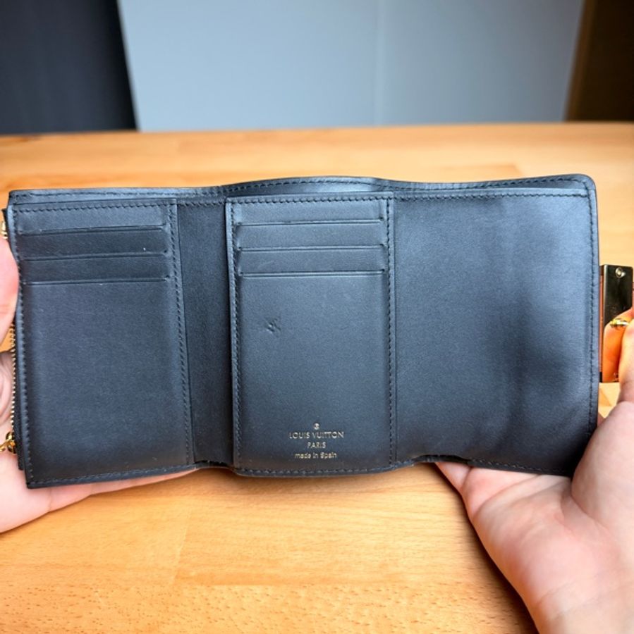 Louis Vuitton LV Dauphine Compact Wallet Reverse Monogram 三折短夾|老花拼色-9