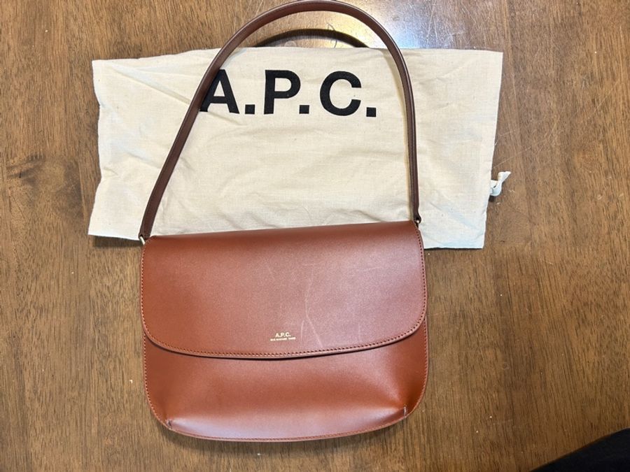 A.P.C. | SARAH 肩背包_胡桃棕色-1