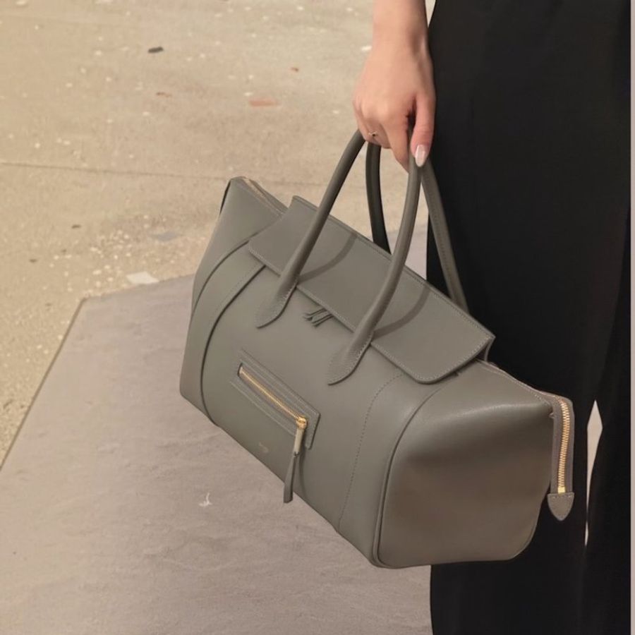 ⏰當季全新品 專櫃11萬🌺Celine L108J3 小款柔軟亮澤羊皮革 NEW LUGGAGE 包 淺石磨色-1