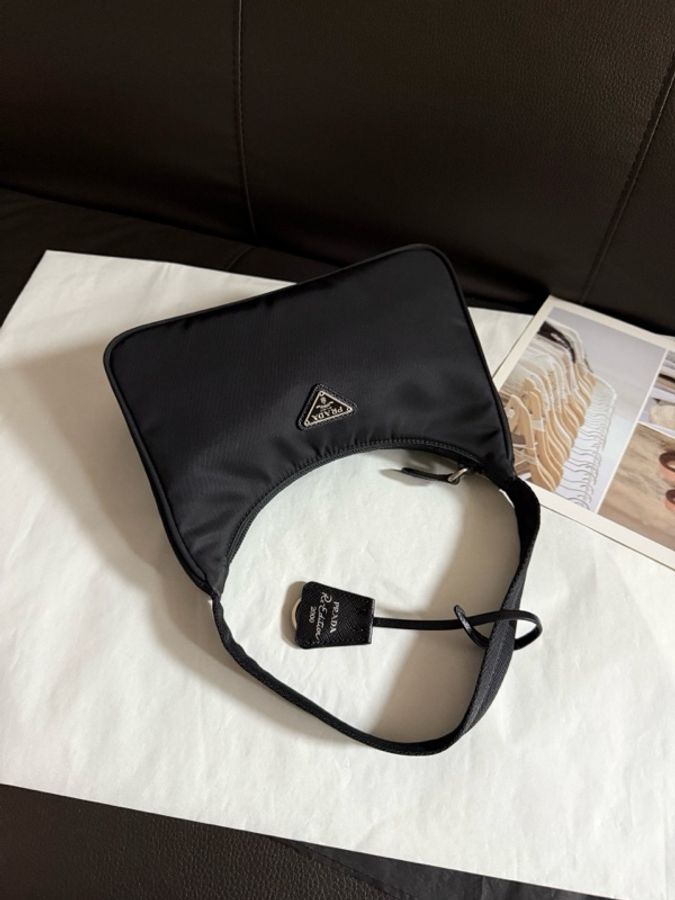 普拉達Prada 黑色hobo 腋下包單肩手提包-6