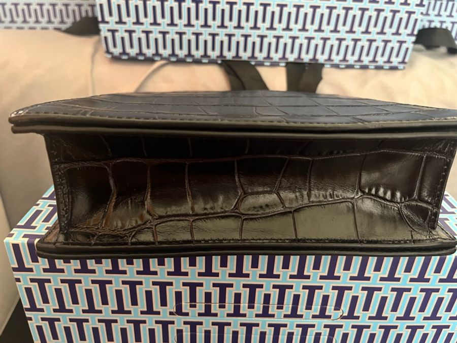 Tory Burch 黑色鱷魚壓紋皮革(復古錐形框包)-9