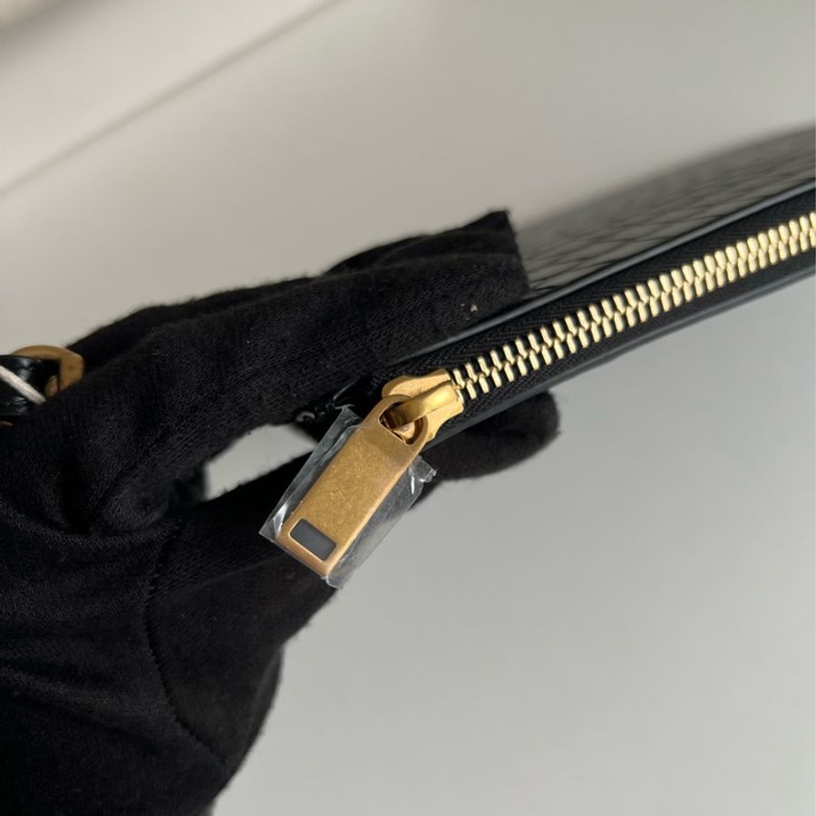 YSL黑色鱷魚壓紋皮革手拿包-20