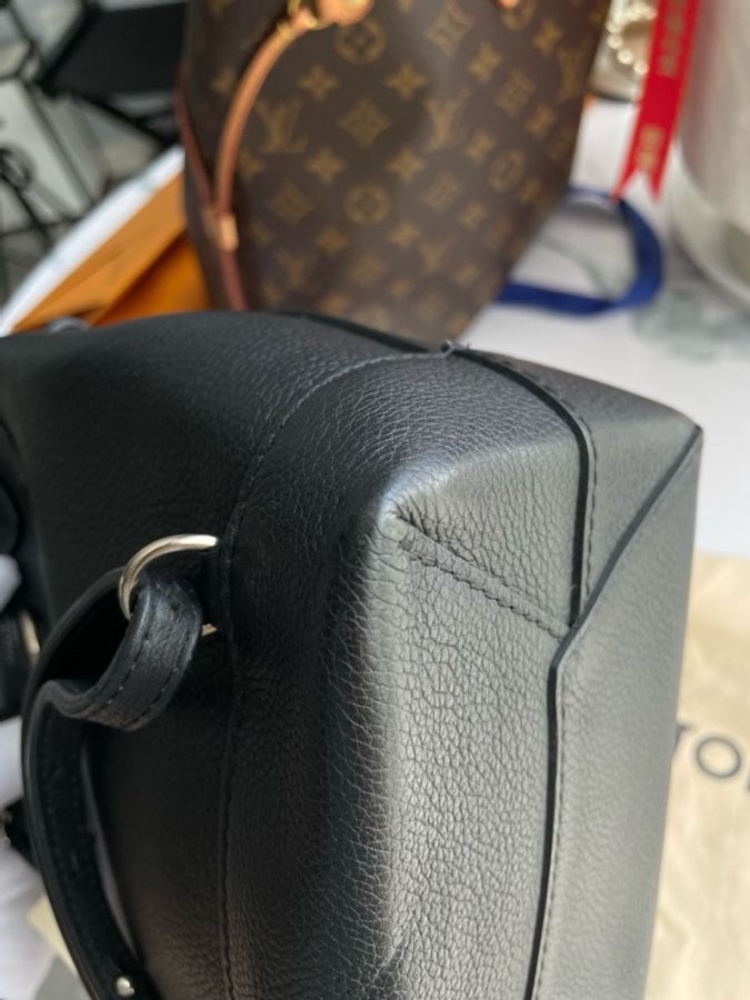 Lv路易威登lock me牛皮黑色雙肩包-5