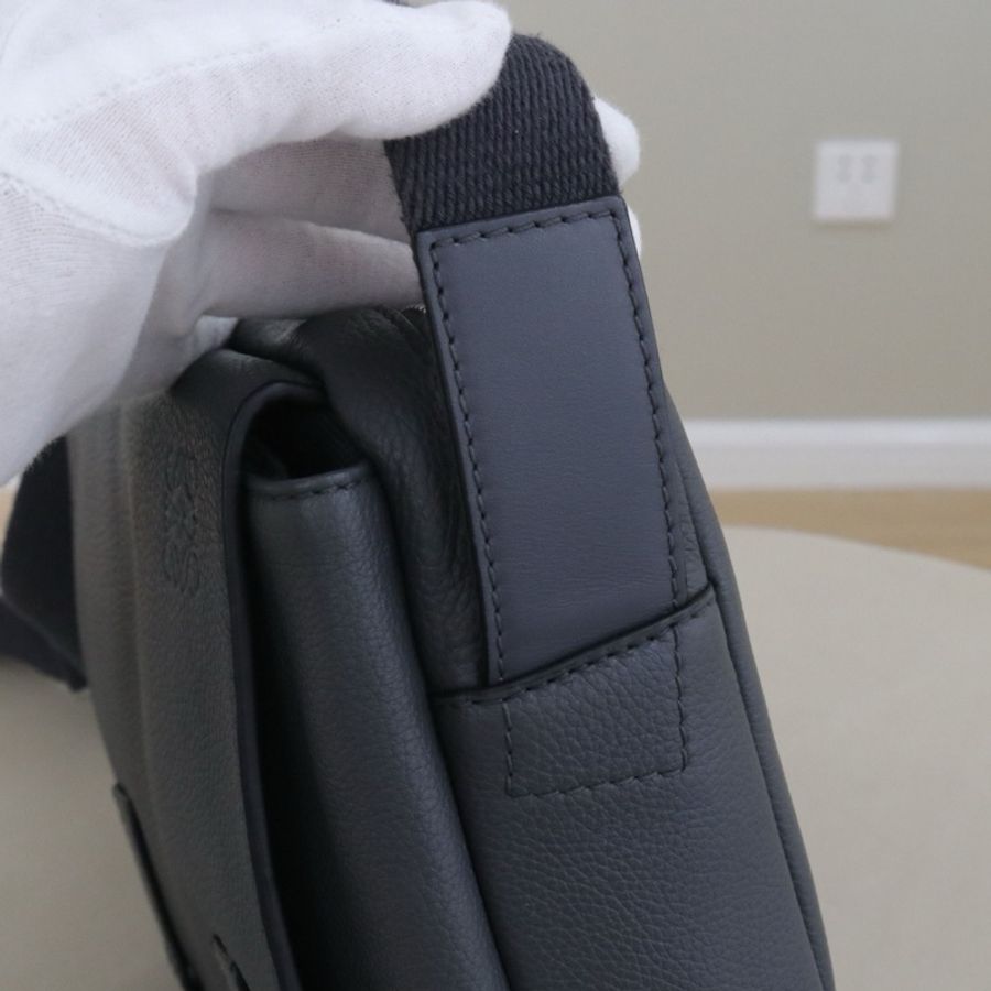 LOEWE羅意威男士郵差包 煤灰色牛皮 98新-4