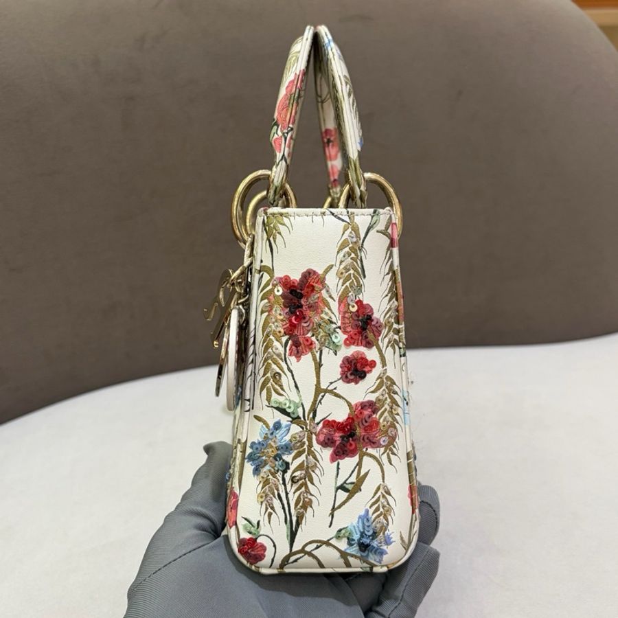 迪奧 Dior Lady Dior 三格戴妃限定扶桑花刺繡金穗戴妃 經典手提花園系列。-6