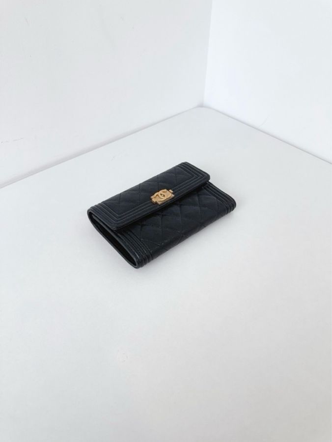 💎Chanel 香奈兒|荔枝紋牛皮 黑銀 leboy 三折錢包|98新 尺寸5*10*3-4