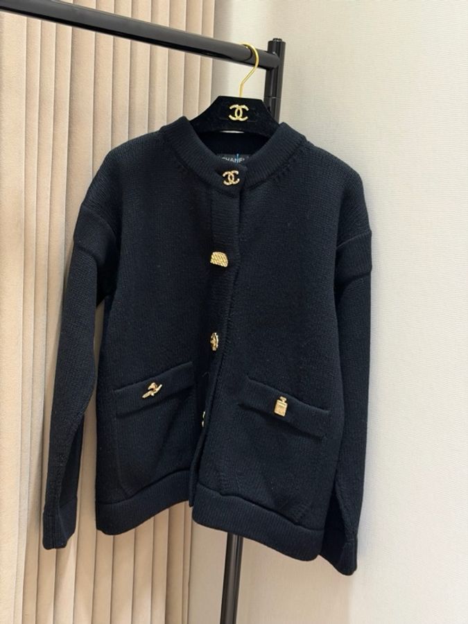 Chanel 22B多元素金扣开衫fr34-0