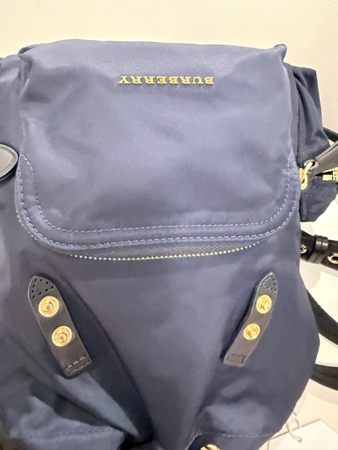 BURBERRY✨The Rucksack 多背法雙肩包後背包 小號 4075973-17