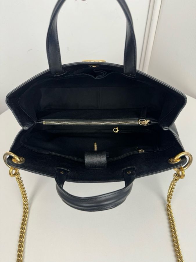 chanel 黑金荔枝皮斜背包-8