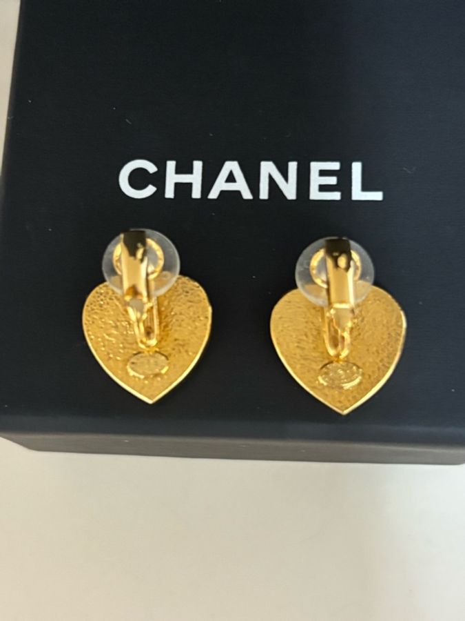 Chanel 愛心黑金鑲鑽夾式耳環-2