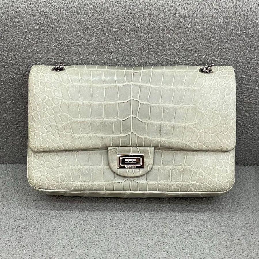 香奈兒 Chanel 2.55 超大號 31.5cm 灰白色 鱷魚皮 銀扣-0