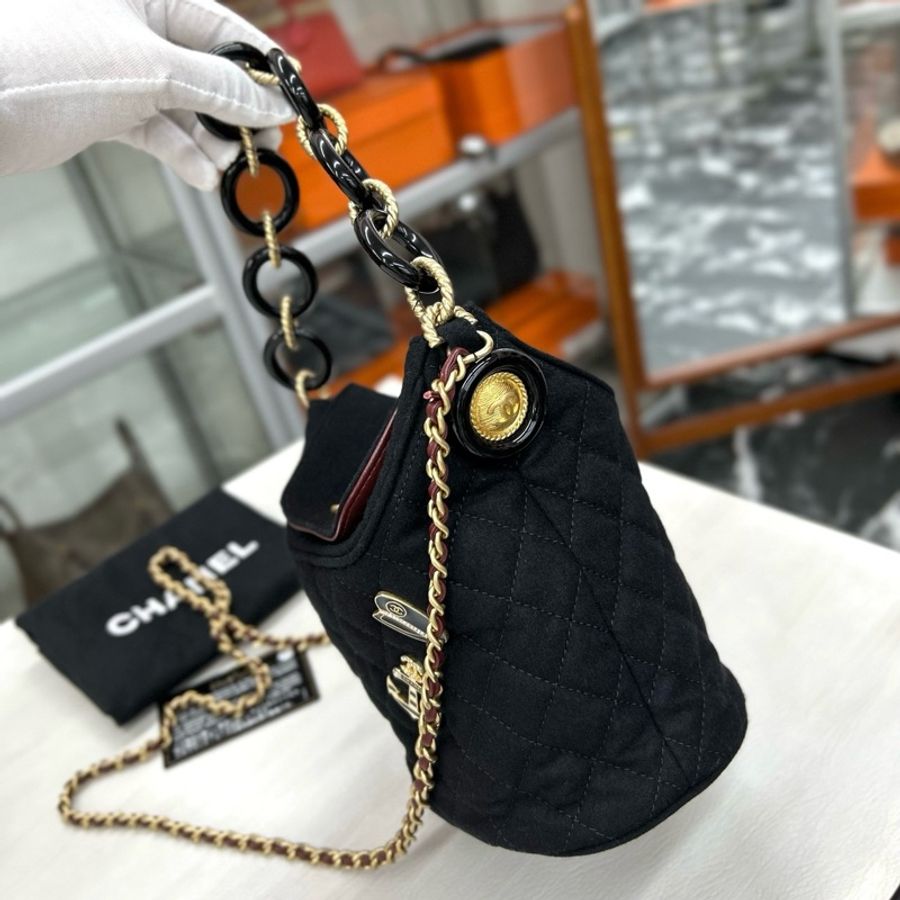 香奈兒Chanel 漢堡系列 黑色毛呢拼皮徽章水桶包手提包單肩包斜挎包-4