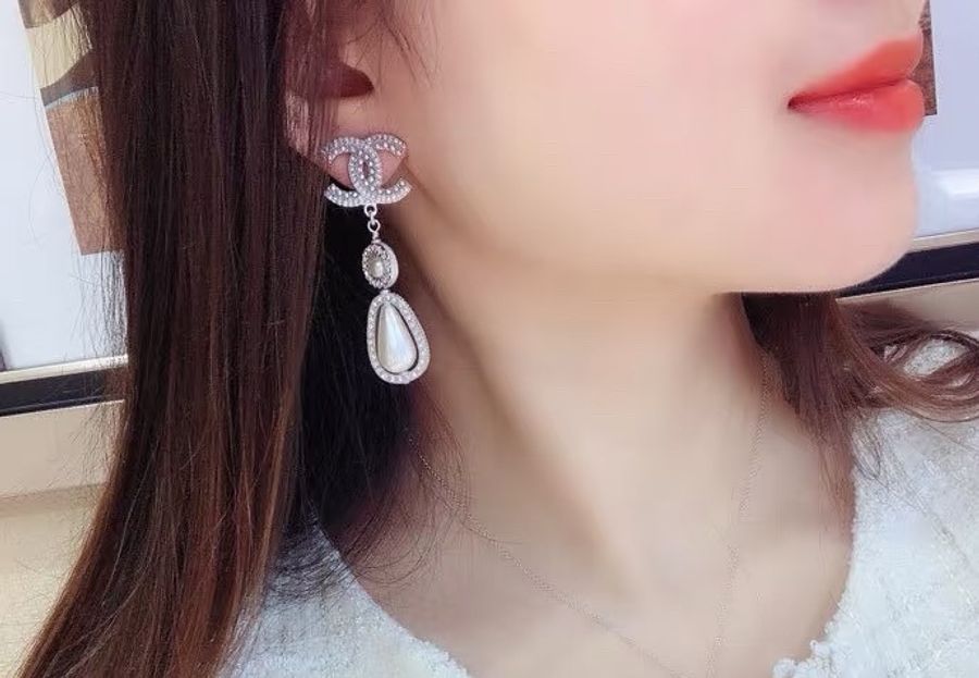 CHANEL/香奈兒雪地系列雙C滿鑽水滴珍珠耳環-1