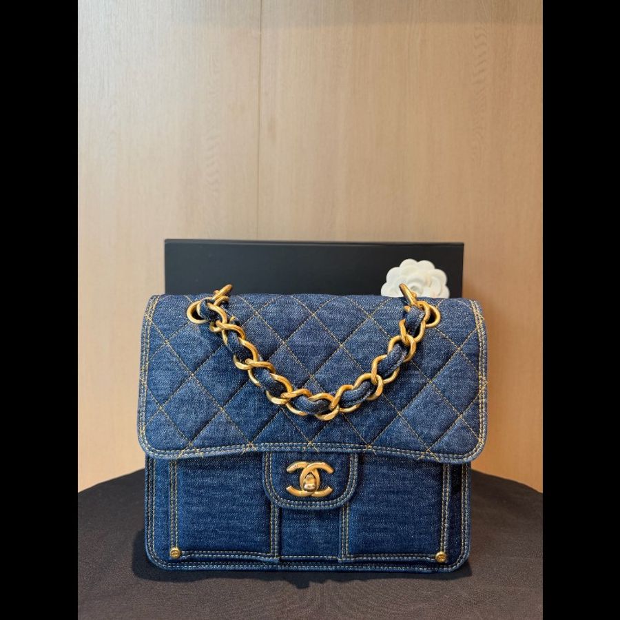 99♥️Chanel 皮穿鏈牛仔郵差後背包 芯片款-0