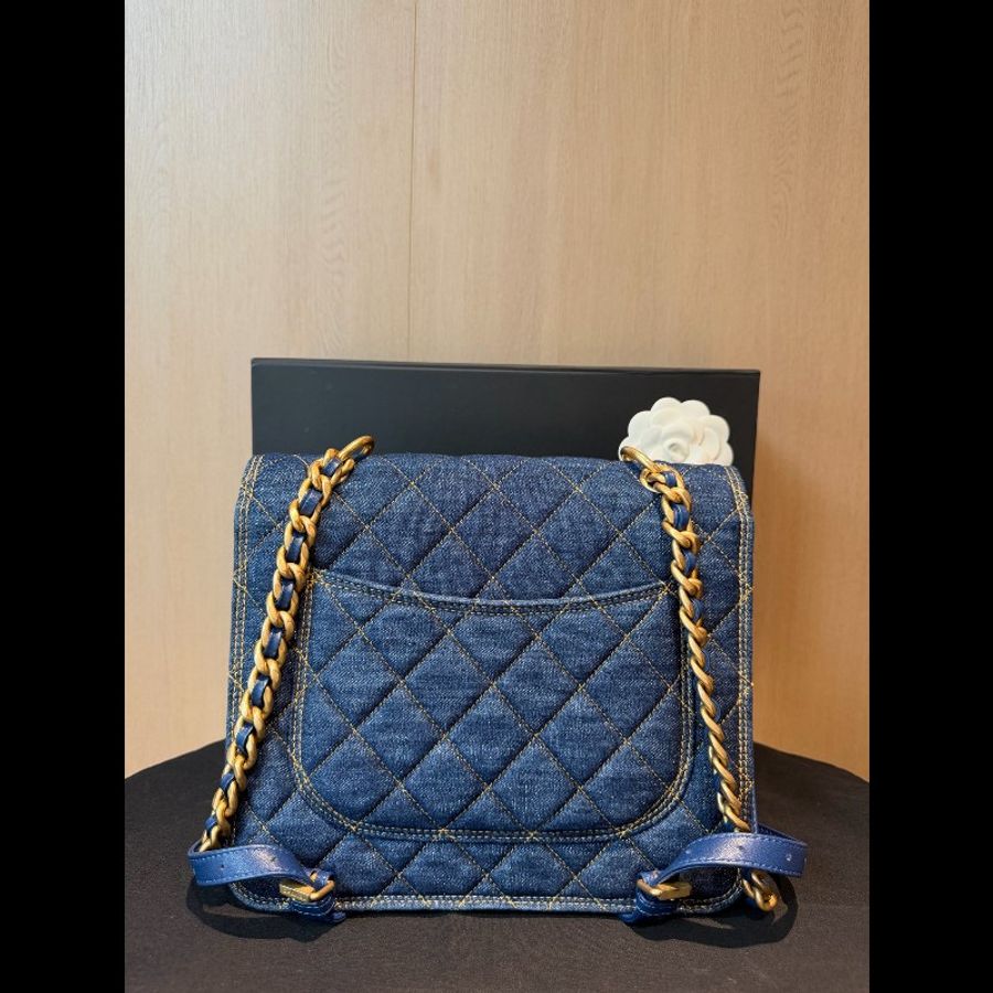 99♥️Chanel 皮穿鏈牛仔郵差後背包 芯片款-1