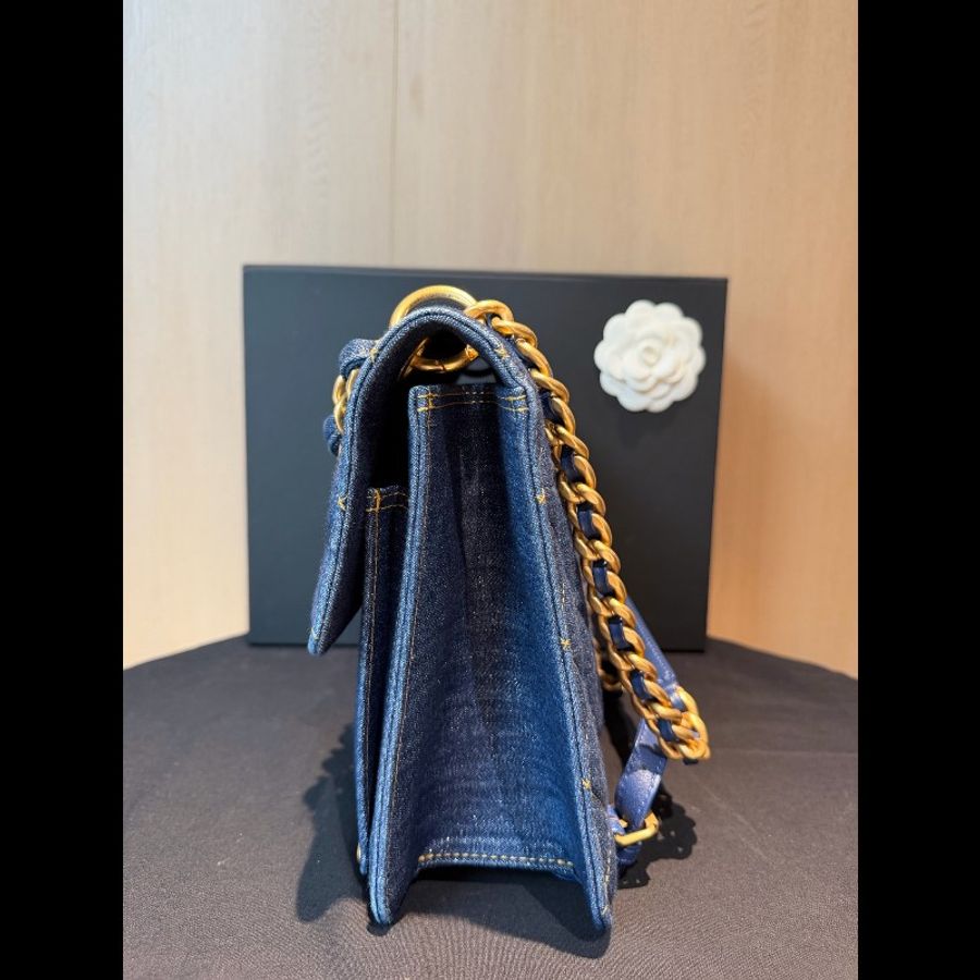 99♥️Chanel 皮穿鏈牛仔郵差後背包 芯片款-3