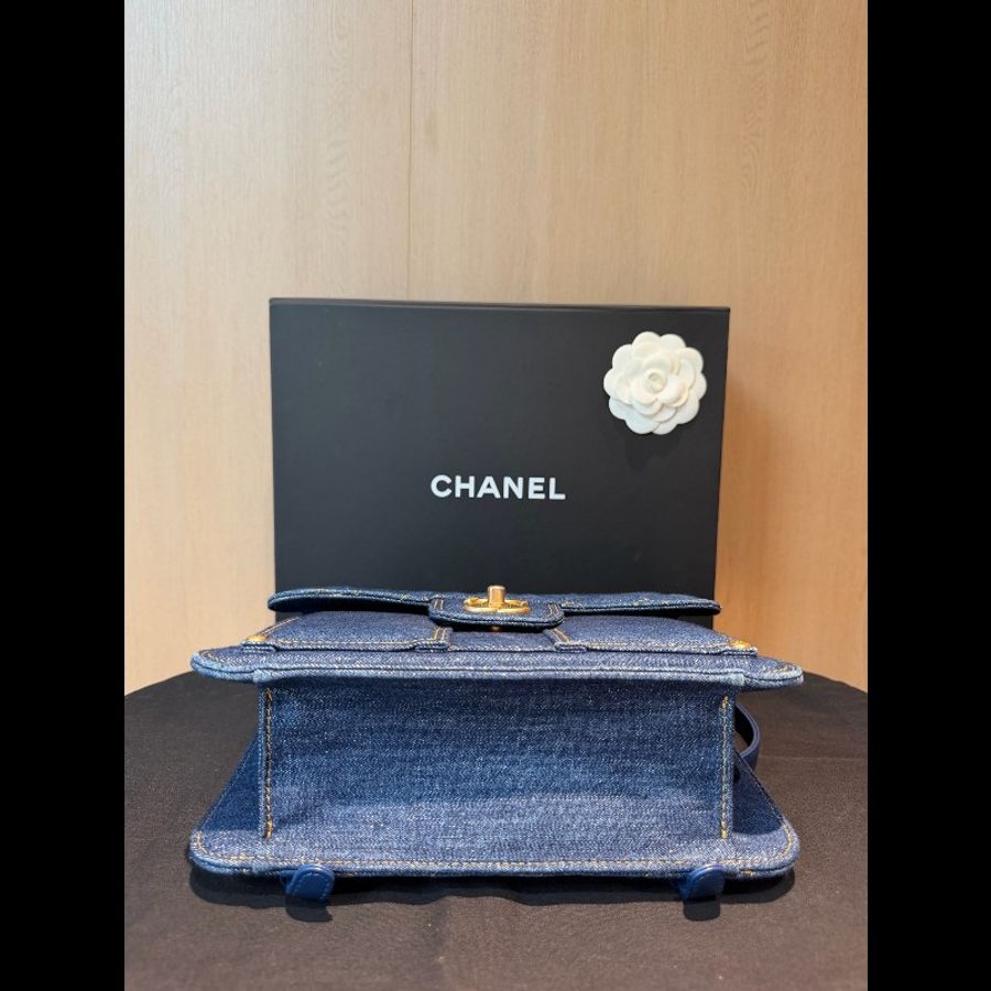 99♥️Chanel 皮穿鏈牛仔郵差後背包 芯片款-7