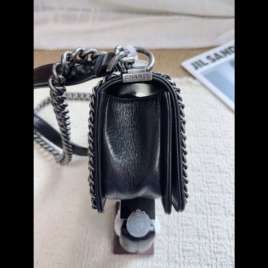 Chanel黑銀leboy小號油蠟牛皮 限量款皮串鏈設計-3