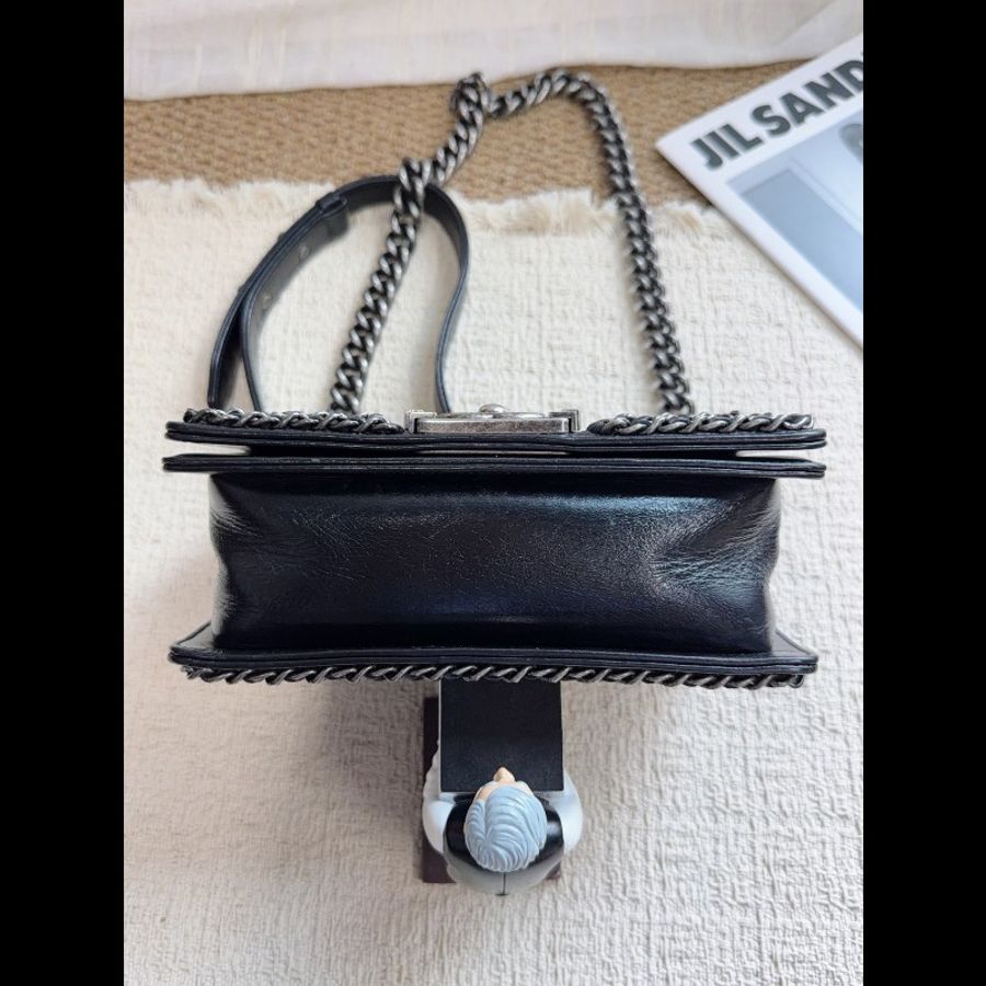 Chanel黑銀leboy小號油蠟牛皮 限量款皮串鏈設計-4