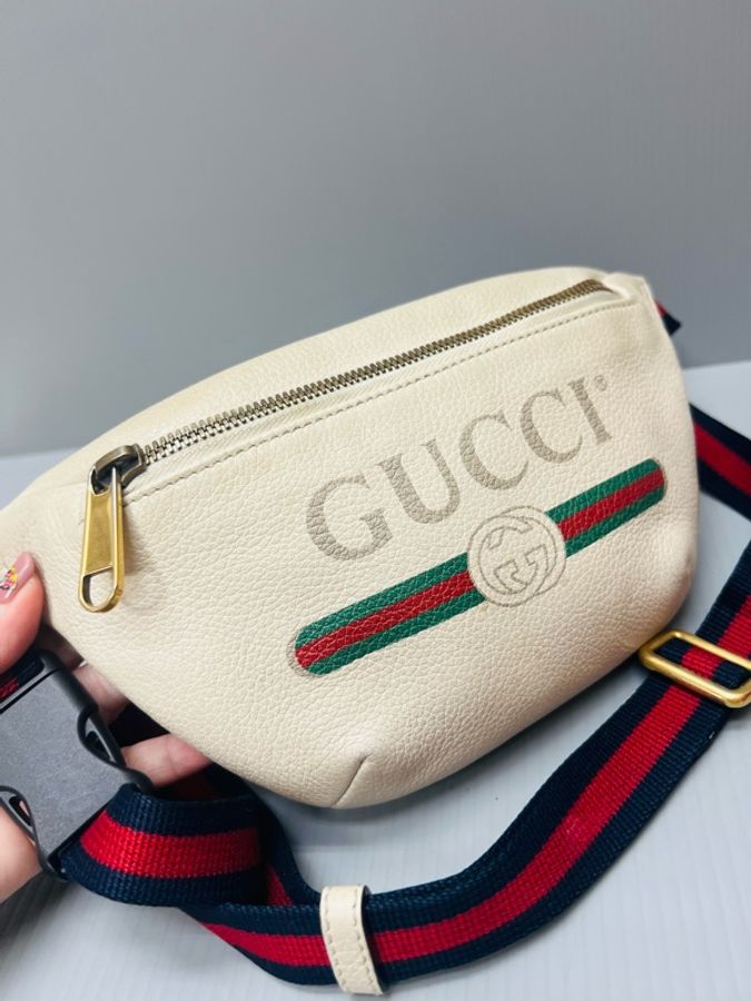 Gucci 胸口斜背包-1