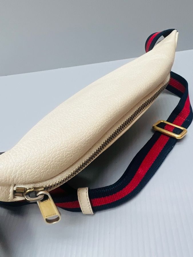 Gucci 胸口斜背包-3