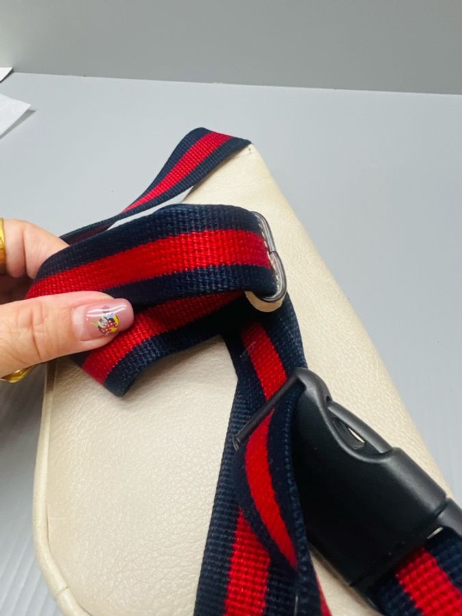 Gucci 胸口斜背包-6